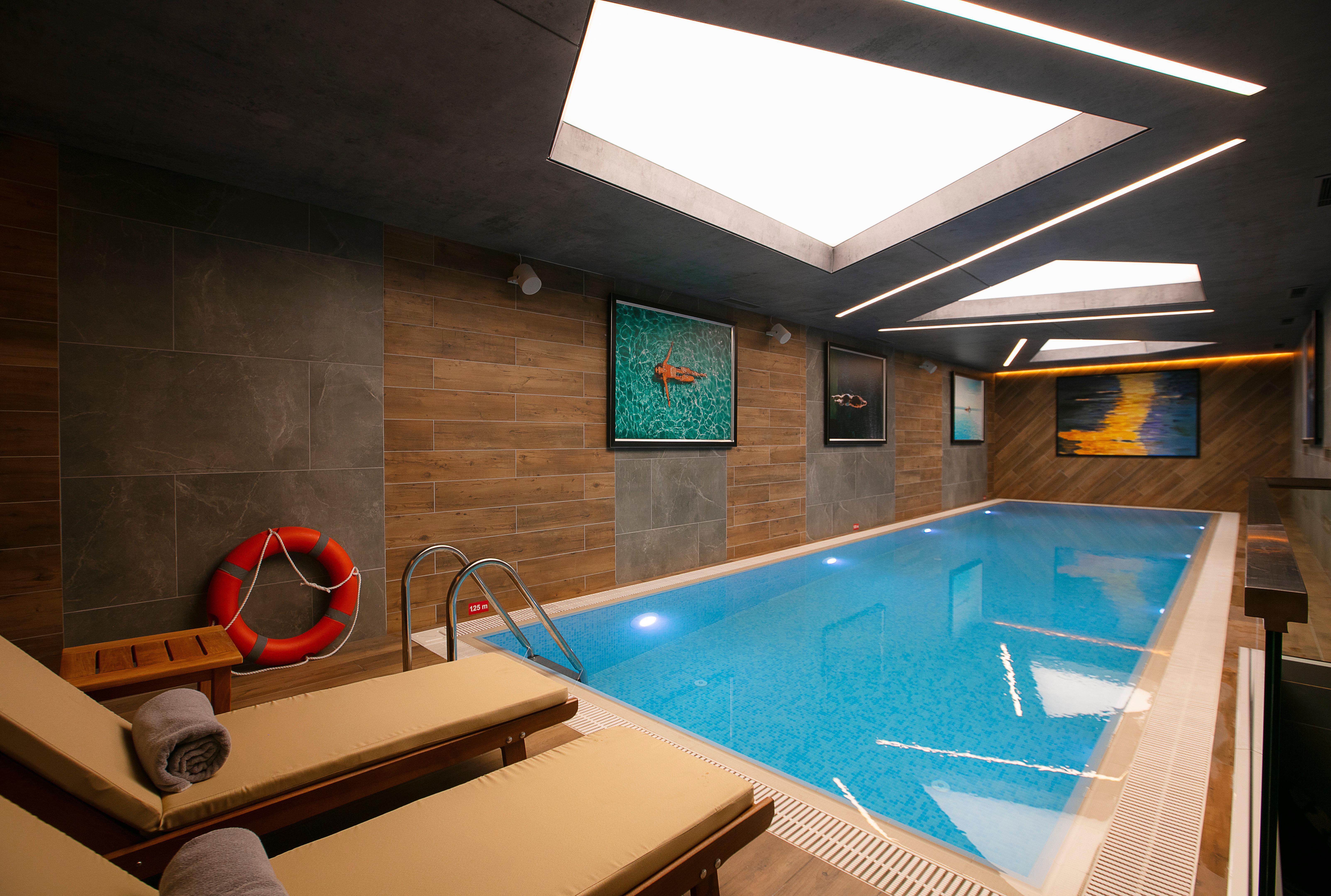 Intercontinental Baku By Ihg Hotel Exterior foto Swimming pool